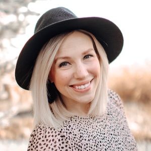 Meet your Posher, Caitlin